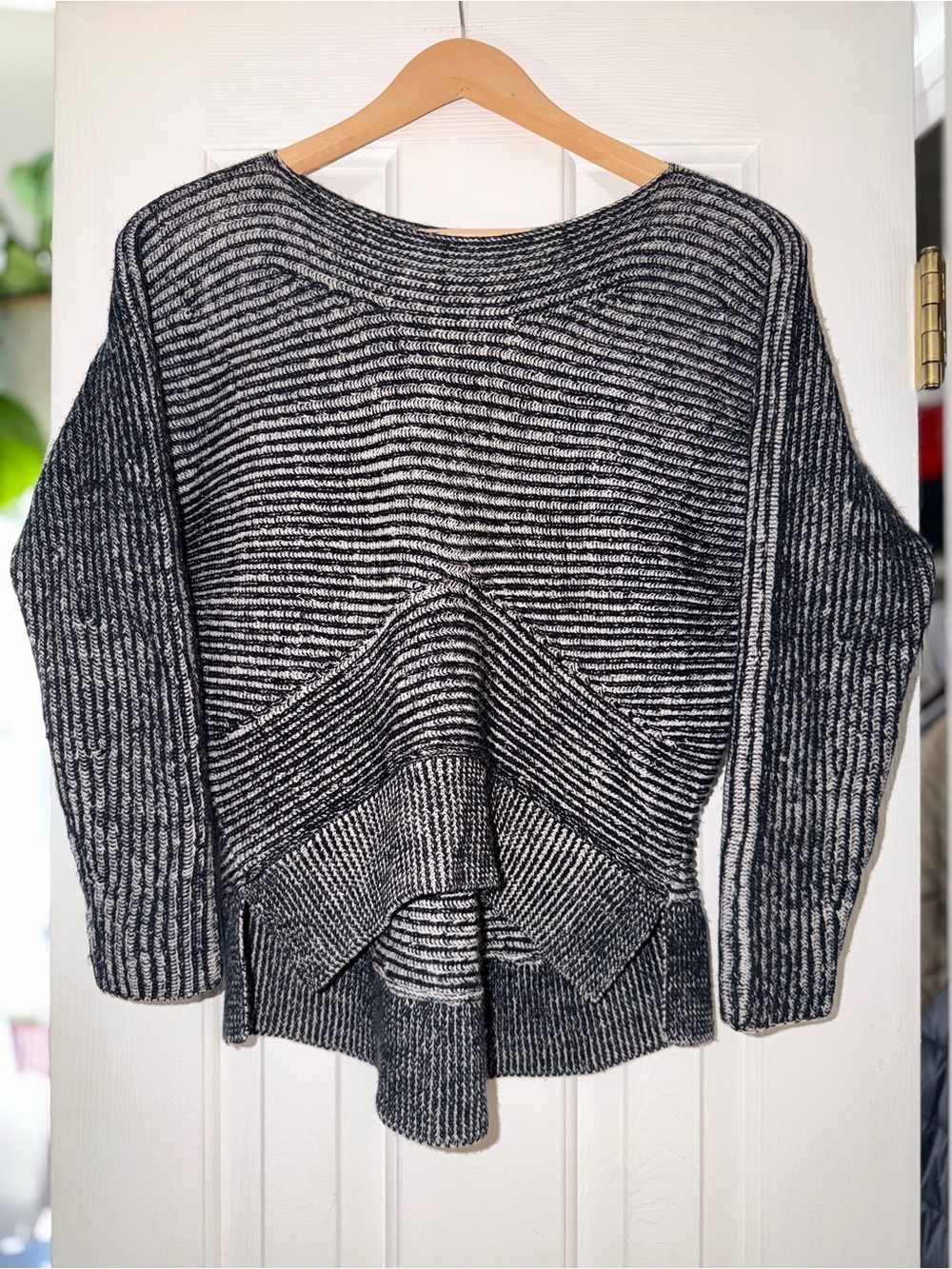 AllSaints Mesa Jumper WK194F 100% Merino Wool Cropped Front Sweater XS